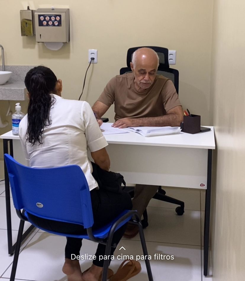 Dr. Manoel Francisco em atendimento
